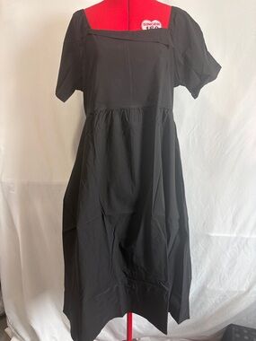 Square-Neck Black Midi Dress with Short Sleeves